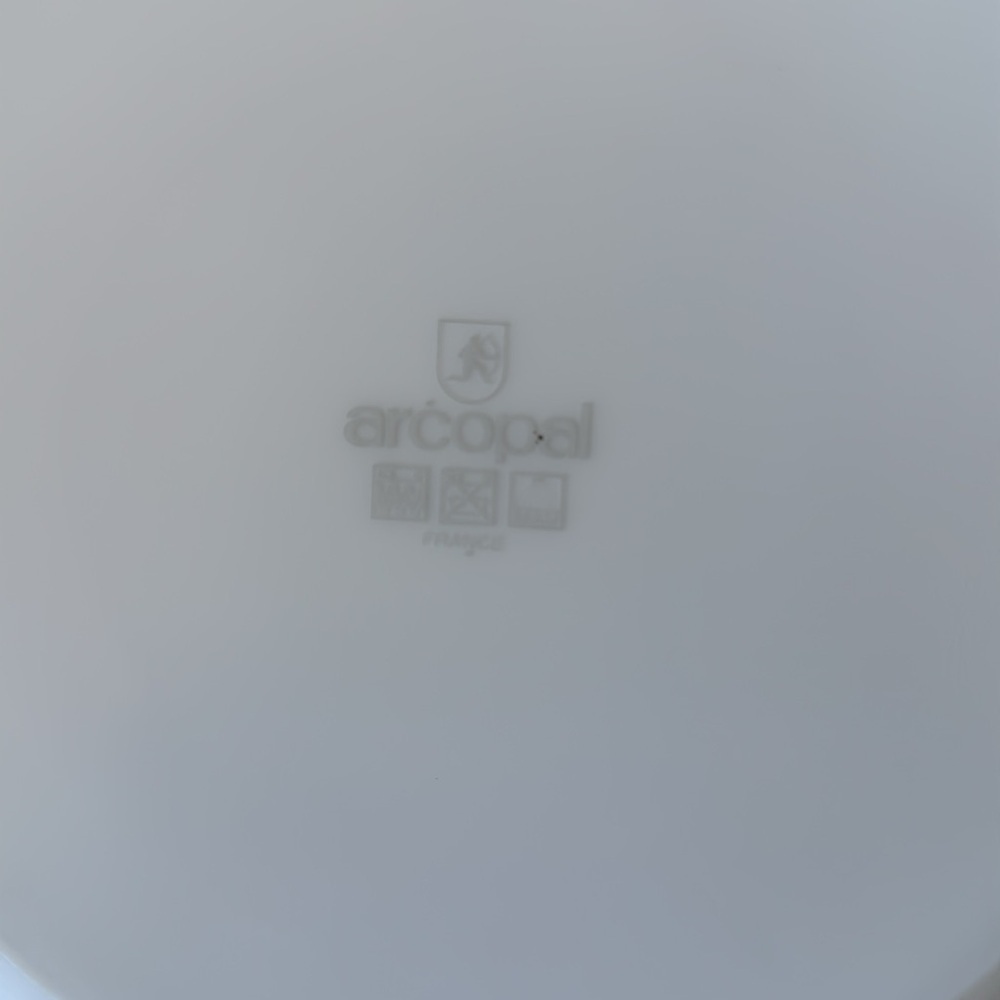 Five Arcopal France Dinner Plates - Picture 2 of 3